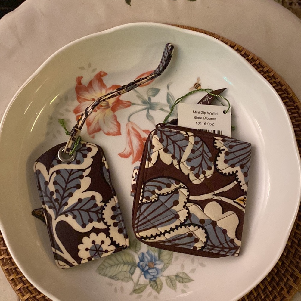 🌻SALE🌻Mini Zip Wallet & Bag Tag